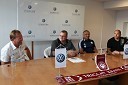 	Marko Škriba, vodja znamke Volkswagen v Sloveniji, ..., Felix Magath, trener kluba Wolfsburg in Siniša Brkič, trener Triglava