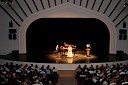 Eva Orban, prof. Klavirja ter Irena Djukič, pevka in občinstvo