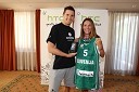 Jaka Lakovič, košarkar in Mateja Kozjek, direktorica HTC Slovenija