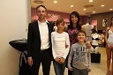 Mitja Zrim, Klavdija Grkman Zrim, predstavnika B-Underwear Slovenija, hčerka Nina in sin Matic