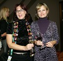 Mirjana Miše Šrajlehner, direktorica oddelka za komuniciranje Reiffeisen Krekove banke in Tamara Belšak, Cetis