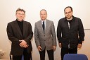 Prof. dr. Danijel Rebolj, rektor Univerze v Mariboru, prof. dr. Franci Čuš, predsednik Upravnega odbora Društva univerzitetnih profesorjev Maribor in prof. dr. Dean Korošak, direktor RAZ:UM (Raziskovalno, razvojno in umetniško središče Univerze v Mariboru) 




