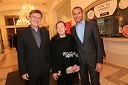 Prof. dr. Danijel Rebolj, rektor Univerze v Mariboru, soproga Suzana Rebolj in Danilo Rošker, direktor SNG Maribor