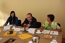 Nina Pozeb, Jernej Završnik, direktor Zdravstvenega doma Adolfa Drolca Maribor, 	Andreja Kračun, predsednica dobrodelnega združenja Koraki za korakce