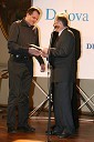 brat Petre Majdič prejema nagrado v njenem imenu za Delovo osebnost leta 2006 na področju športa in Franci Božič, urednik športa časopisa Delo