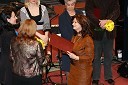 Marta Krpič, glavna in odgovorna urednica revije Naša žena ter  Dragica Marta Sternad, prejemnica Zahvalne listine za dobrotnico leta 2012