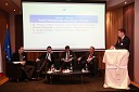 David Zorman, moderator; Simon Mastnak, izvršni direktor Skupina Alta d.o.o.; dr. Dejan Krušec, državni sekretar na Ministrstvo za finance; dr. France Arhar, direktor Združenje bank Slovenije; Mark Boris Andrijanič, vodja Mreže idej