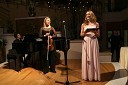 	Oksana Pečeny, violinistka; Bernarda Žarn, voditeljica