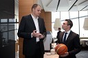 Rašo Nesterović, košarkar; Lothar Schupet, generalni direktor BMW Group Slovenija