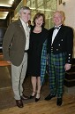 Zoran Predin, pevec, Ana Wersun, častni konzul Republike Slovenije na Škotskem in njen mož Alec