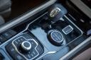 Peugeot 508 Allure 2.0 HDi HYbrid4, ob menjalniku je vrtljivi gumb za izbiro načina vožnje