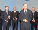 Jože Colarič, predsednik uprave Krka d.d., Ludvik Špan, direktor ŠPAN d.o.o. Janez Janša, predsednik Vlade Republike Slovenije in Boris Gorup, direktor podjetja Instalacija d.o.o.