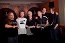 Jernej T, kitarist; Rok Lopatič, klaviaturist; Lara Love, pevka; Lovro Ravbar, saksofonist; Matej Hotko, basist; Ivo Rimc, bobnar