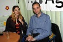 Sandi Salkič, vodja službe za odnose z javnostmi pri Petrolu z ženo Mojco