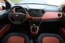 Hyundai i10 1.0 Comfort, prijetna dvobarvna kombinacija notranjosti