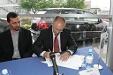Miran Lesjak, odgovorni urednik Dnevnik d.d. in Tadej Sax, vodja programa BMW pri Avto Malgaj