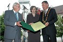 Tone Pavček, pesnik, Milena Mileva Blažič, mestna svetnica in Zoran Jankovič, župan Ljubljane