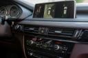 BMW X5 xDrive25d, velik zaslon ni gibljiv
