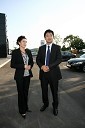Vesna Slapernik, služba za odnose z javnostmi pri Toyoti in Shoji Kimura, predsednik Toyota Adria