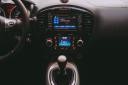 Nissan Juke 1.5 dCi Acenta, menjalnik je postavljen više za lažje rokovanje