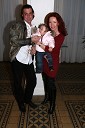 Metka Klajderič Kobler, lastnica agencije Vulcano models, njen mož Samir Kobler, pevec in njuna hčerka Monja