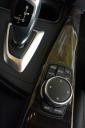 BMW 325d Touring Luxury Line, samodejni menjalnik in ob njem rokovanje z infotainmentom