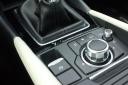 Mazda3 G120 Revolution Top, na novo koncipiran vrtljivi gumb s tipkami