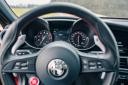 Alfa Romeo Giulia 2.9 V6 Bi-Turbo AUT Quadrifoglio, športni merilniki