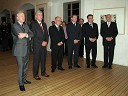 ..., Aleš Čerin podžupan Ljubljane, dr. Boštjan Žekš, predsednik SAZU, Jože Colnarič, predsednik uprave in generalni direktor Krka d.d., Zoran Jankovič, župan Ljubljane in Lojze Gostiša, avtor razstave