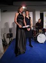 Tajda Lekše, voditeljica podelitve in Kate Hosking, avstralska glasbenica in dobitnica nagrade Guest Star 2007 za naj tujo osebnost na področju kulture