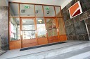 Vhod v novo poslovalnico Deželne banke Slovenije v Celju