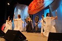 Satya dance, plesna skupina in Mojca Malek Morya, igralka gongov