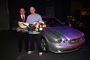Gregor Jeza, predsednik uprave Hit Šentilj d.d. in Boštjan Doberšek, dobitnik prve nagrade- Jaguarja X-Type