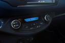 Toyota Yaris 1.5 HSD e-CVT BiTone Blue, dvopodročna samodejna klimatska naprava
