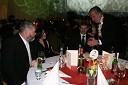 Toni Dragar, župan Domžal, Bojan Dremelj, predsednik uprave Telekom Slovenije s soprogo ter Tone Smolnikar, župan Kamnika