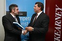 Slobodan Vučičević, predsednik uprave Droga Kolinska in dr. Andrej Vizjak, direktor A.T. Kearney in avtor knjige