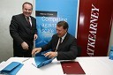 Marko Cedilnik, direktor sektorja Logistika družbe Mercator d.d. in dr. Andrej Vizjak, direktor A.T. Kearney in avtor knjige