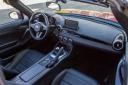 Fiat 124 Spider 1.4 MultiAir 16v Lusso, med potnikoma je visok greben