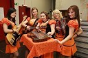 Ansambel Iskrice: Anja Zazijal, Anja Zalokar, Andreja Grosek, Petra Zalokar in Monika Pepelnjak