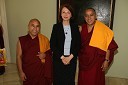 Mirjana Koren, direktorica Pokrajinskega muzeja Maribor in tibetanska meniha