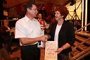 Martin Pezdirc, dobitnik priznanja za najboljšo belokranjsko pogačo in Marija Škof, predsednica Društva kmečkih žena Metlika