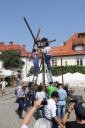 Postavljanje klopotca pred Hišo Stare trte