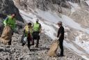Čiščenje širšega območja Triglavskega ledenika in okolice doma na Kredarici