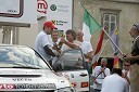 Tomaž Kaučič, voznik in zmagovalec rallyja (slo) ob vozilu Mitsubishi Lancer EVO IX ter Anton Anderlič, poslanec