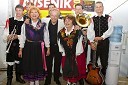 Alfi Nipič in njegovi muzikanti, Jožica Svete, pevka in Joži Kališnik, pevka
