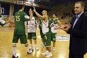 Veselje košarkarjev Union Olimpije ob zmagi, skrajno desno Dušan Mitič, predsednik Union Olimpije