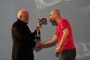 Jure Apih, predsednik festivala in Adam Szczepocki, dobitnik nagrade (Art director, Change Integrated)