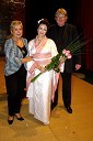 Lovrenc Blaž Arnič, predstavnik Ministrstva za kulturo in njegova žena Zlatomira Nikolova, mezzosopranistka in Olga Romanko, v vlogi Madame Butterfly (v sredini)